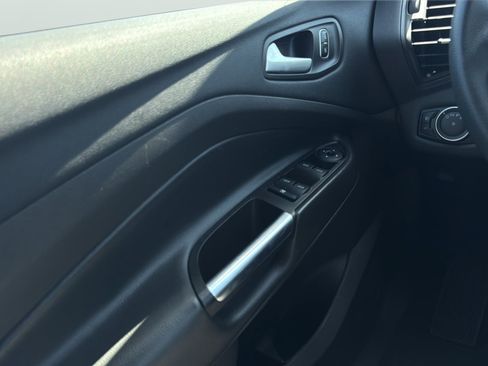 Used 2017 Ford Escape SE FWD image 18