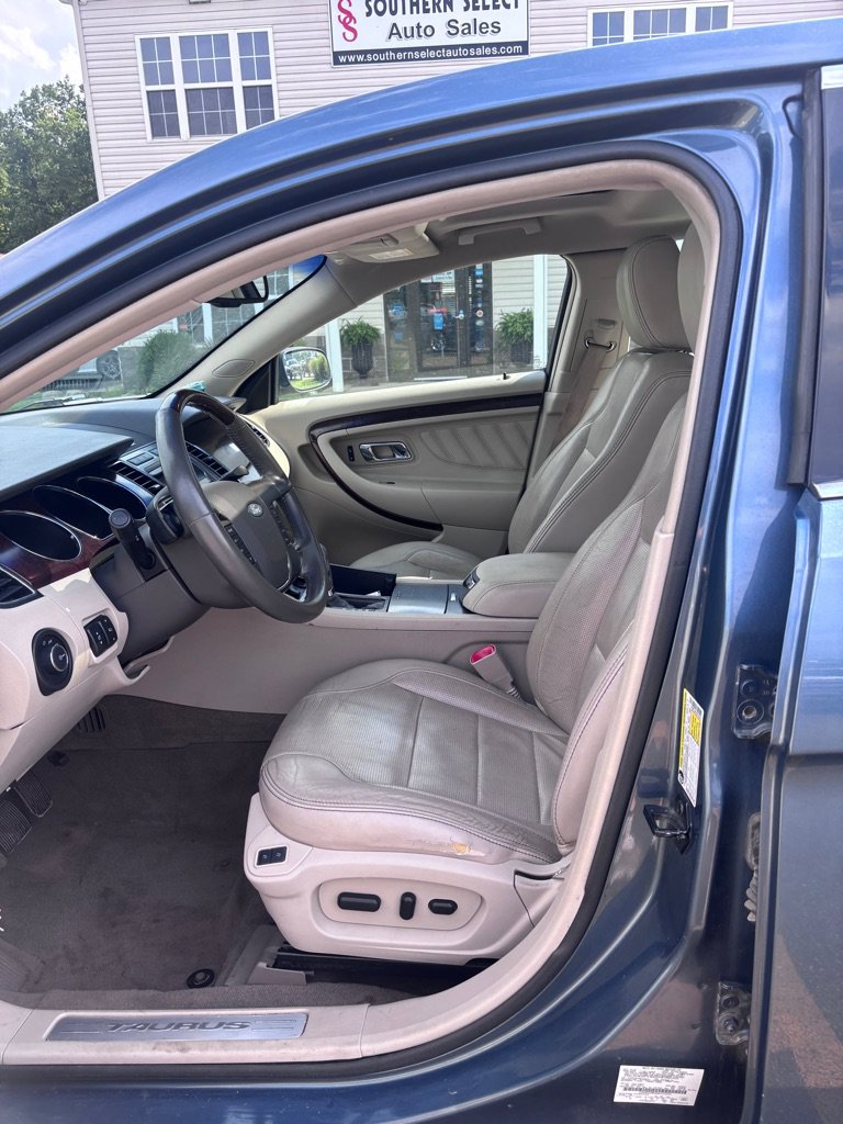 Used 2010 Ford Taurus Limited AWD/4WD image 9