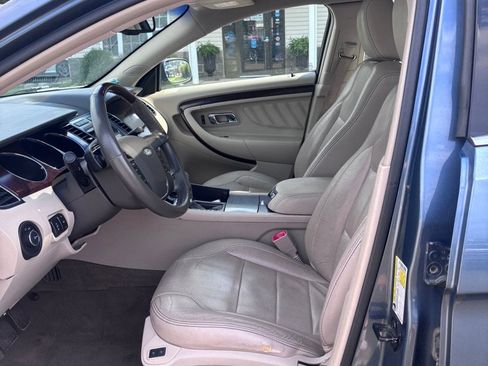 Used 2010 Ford Taurus Limited AWD/4WD image 9