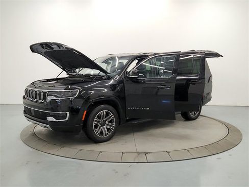 Used 2024 Jeep Wagoneer L Series II w/ Flexible Seating Group image 11