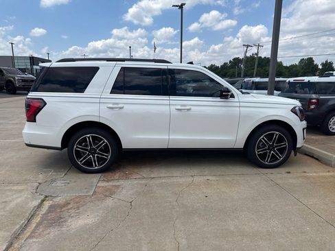 Used 2021 Ford Expedition Limited AWD/4WD image 4