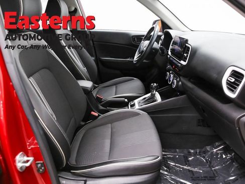 Used 2022 Hyundai Venue Limited image 24