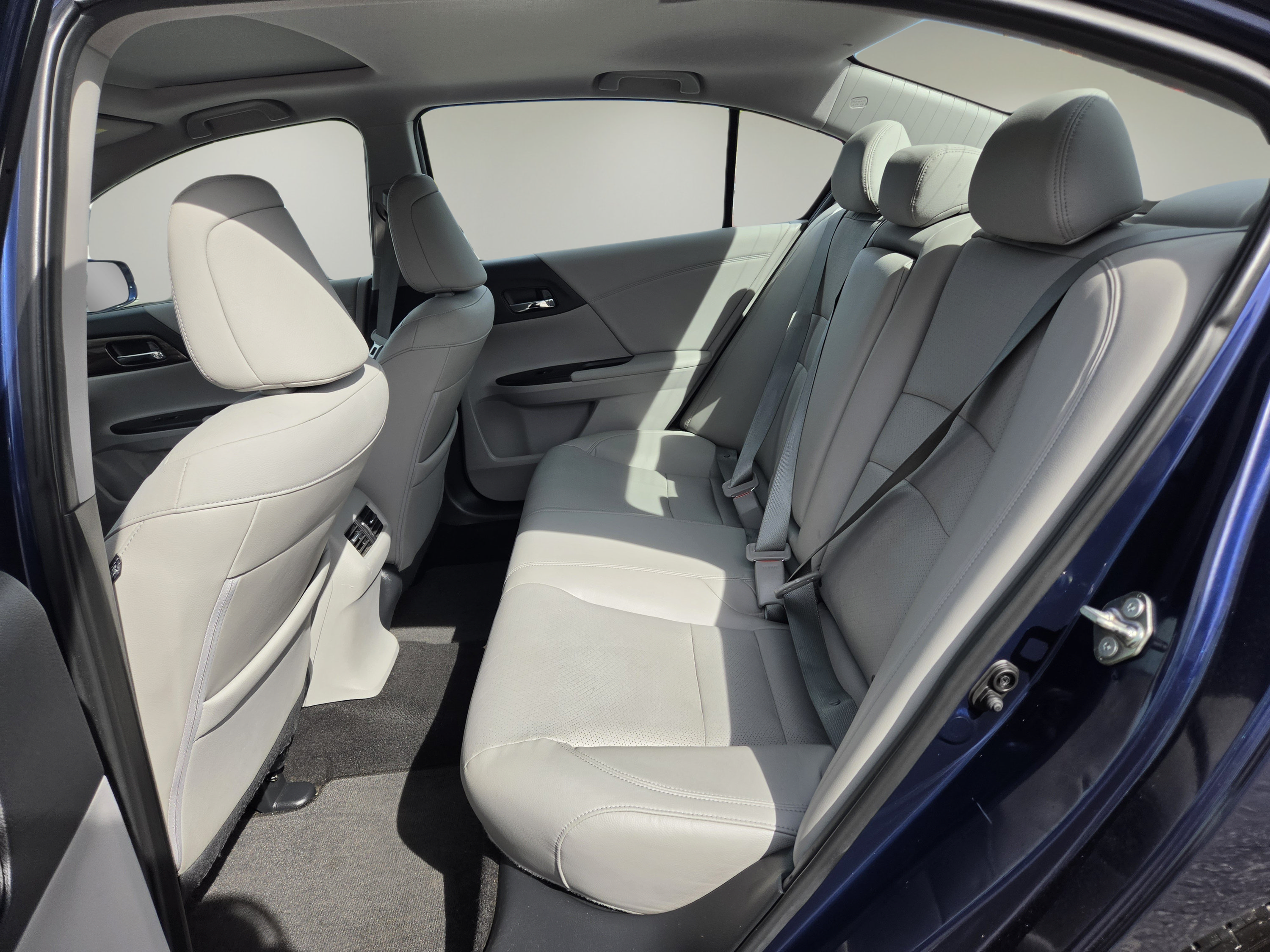 Used 2017 Honda Accord EX-L image 11