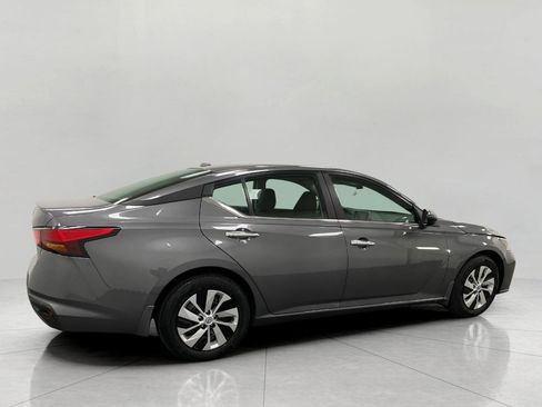 Used 2025 Nissan Altima 2.5 S image 2