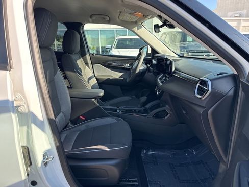 Used 2025 Chevrolet TrailBlazer LT FWD image 17