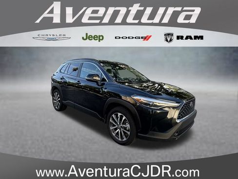 Used 2022 Toyota Corolla Cross XLE FWD image 1