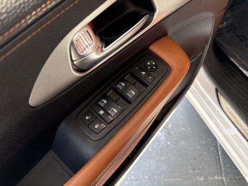 Used 2026 Chrysler Pacifica Pinnacle FWD image 14