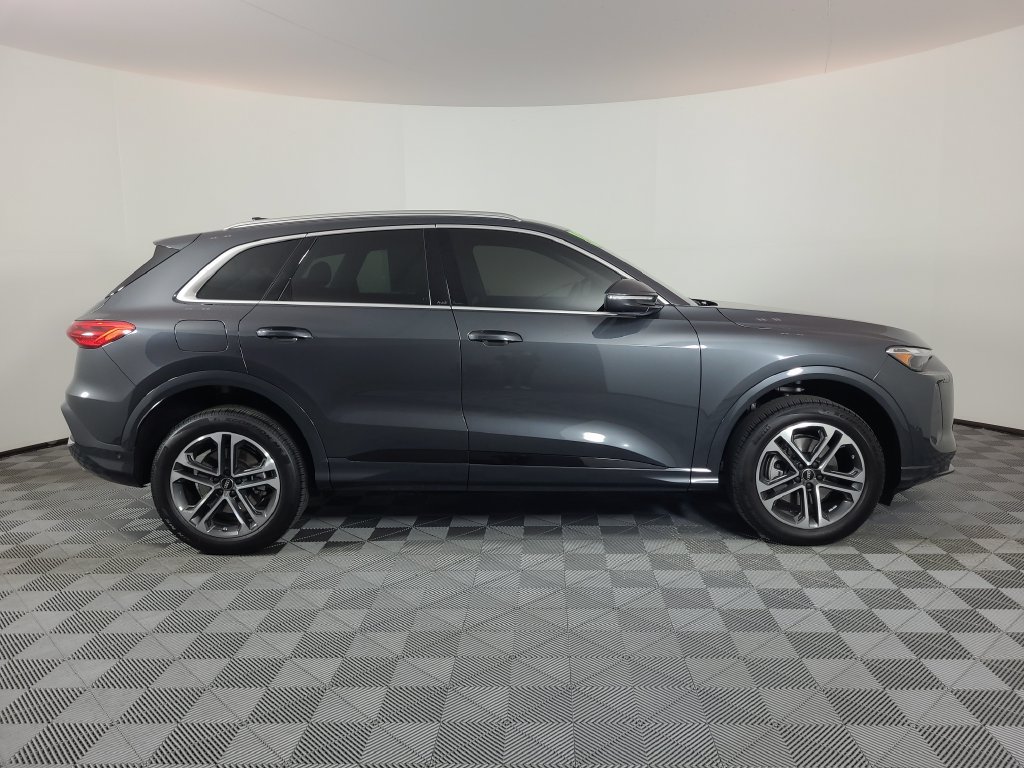 Used 2025 Audi Q5 Premium AWD/4WD image 2