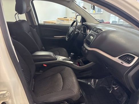 Used 2014 Dodge Journey SXT w/ Flexible Seating Group image 24