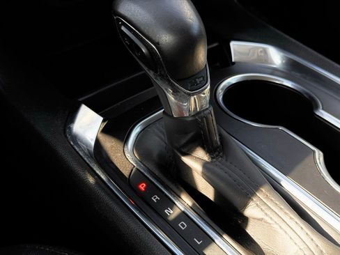 Used 2021 Chevrolet Traverse LT image 41