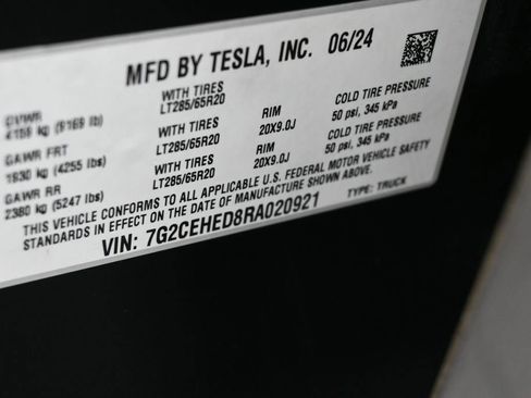 Used 2024 Tesla Cybertruck AWD Crew Cab image 8