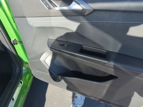 New 2026 Volkswagen Taos SE image 16