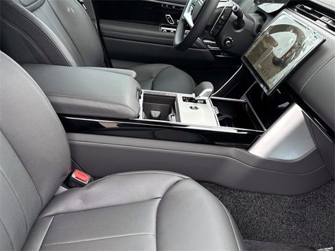 New 2025 Land Rover Range Rover Long Wheelbase SE image 8