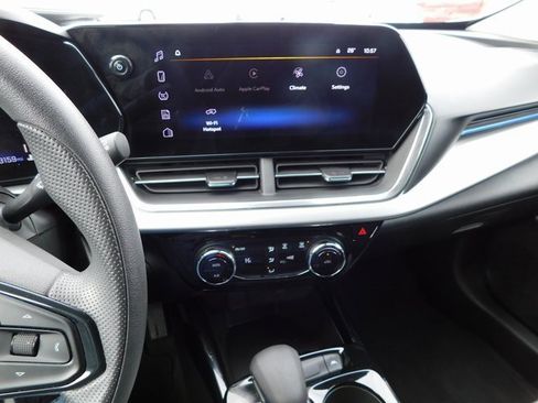 Used 2025 Chevrolet Trax LT image 31