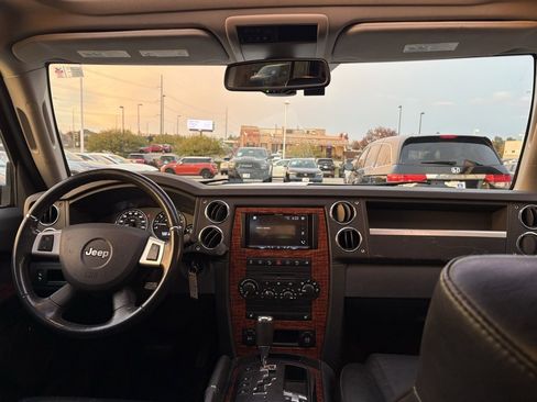 Used 2010 Jeep Commander Limited w/ Trailer Tow Group IV image 32