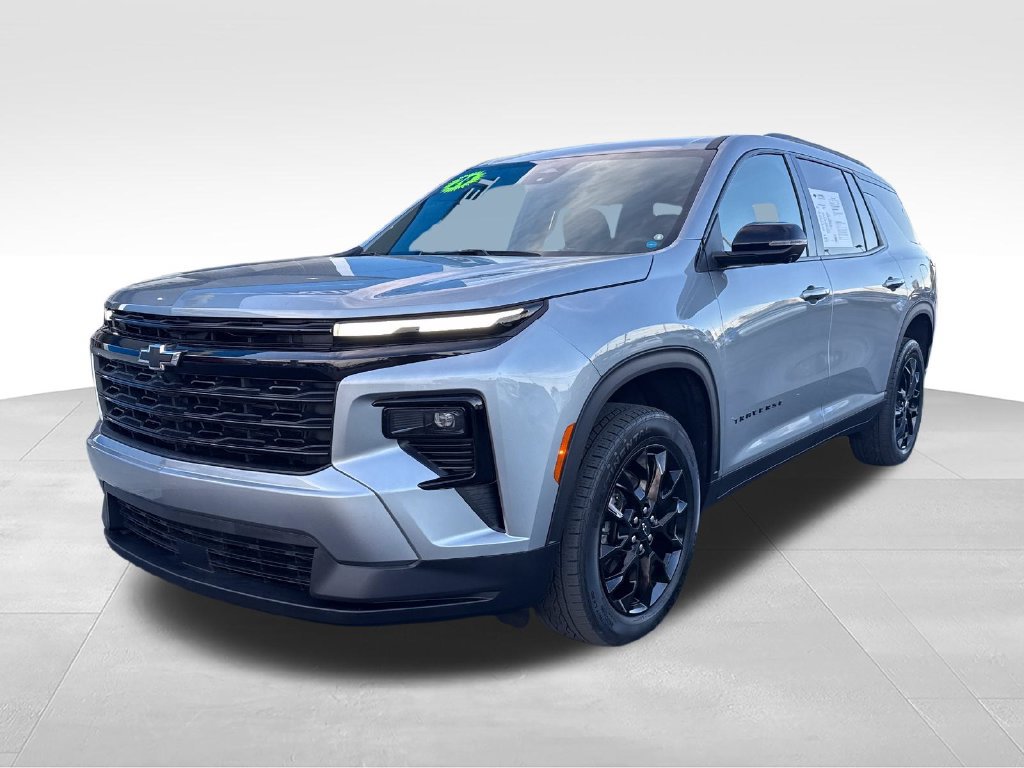 Used 2024 Chevrolet Traverse LT w/ Midnight/Sport Edition AWD/4WD image 2