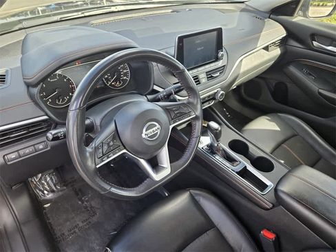 Used 2022 Nissan Altima 2.5 SR image 11