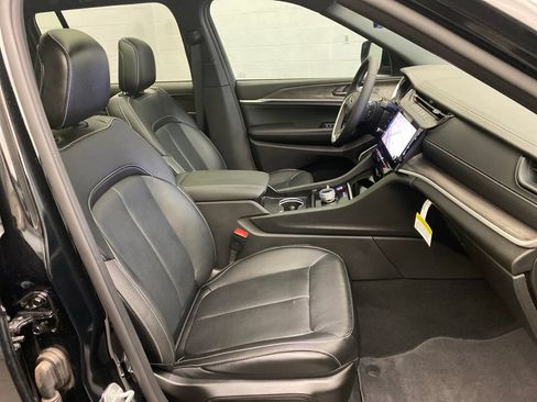 Certified 2026 Jeep Grand Cherokee Limited AWD/4WD image 33