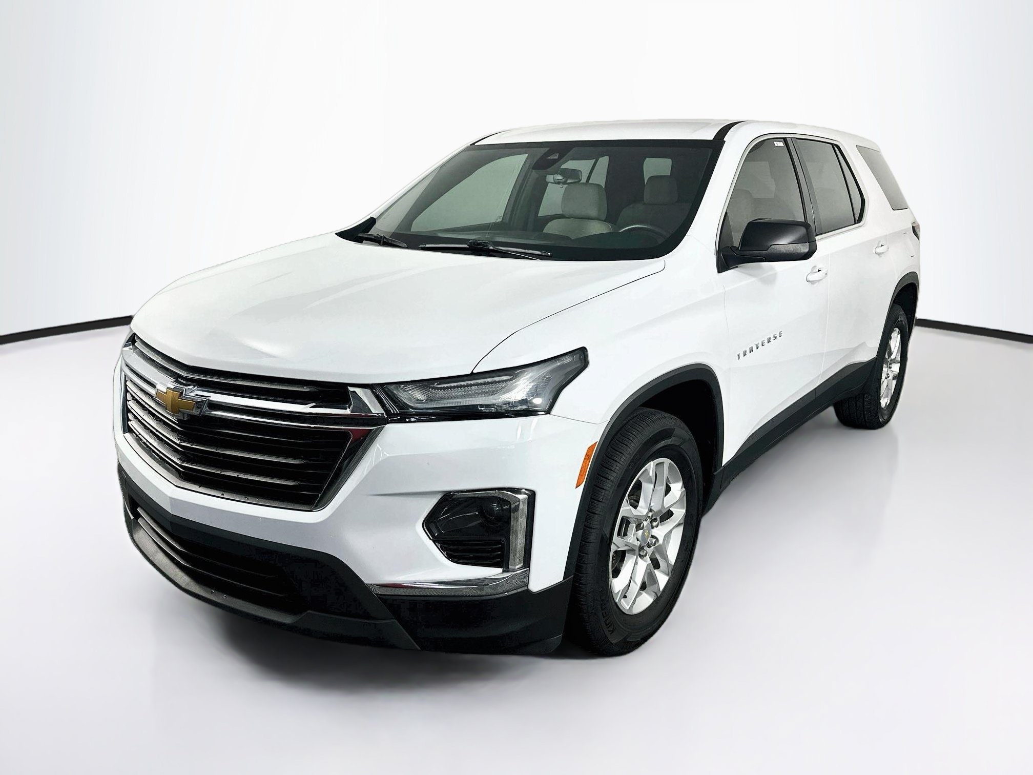 Used 2023 Chevrolet Traverse LS FWD image 3