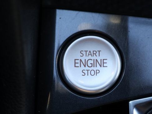 Used 2023 Volkswagen Tiguan SE R-Line image 16