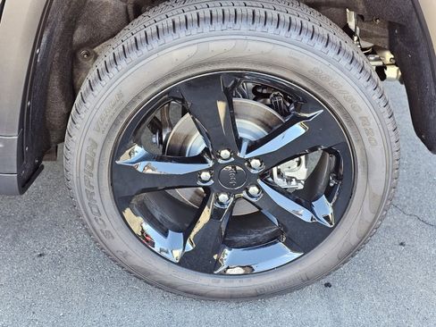 New 2025 Jeep Grand Cherokee Limited w/ Luxury Tech Group II image 9