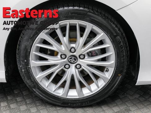 Used 2019 Toyota Camry XLE image 33