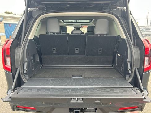 Used 2025 Ford Expedition Active AWD/4WD image 24