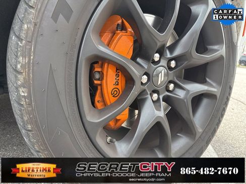 Used 2023 Dodge Durango R/T w/ Hemi Orange Plus Package image 10