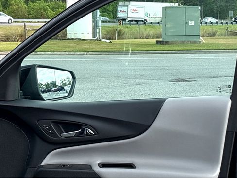 Used 2024 Chevrolet Equinox LS w/ LS Convenience Package image 16