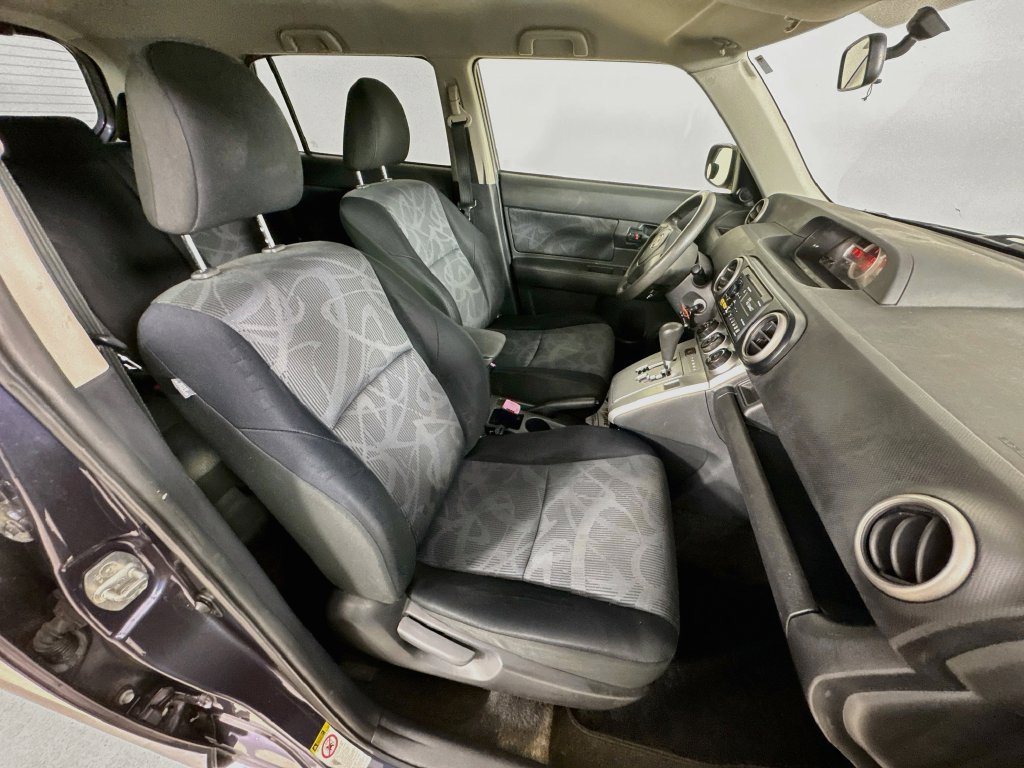 Used 2012 Scion xB FWD image 29