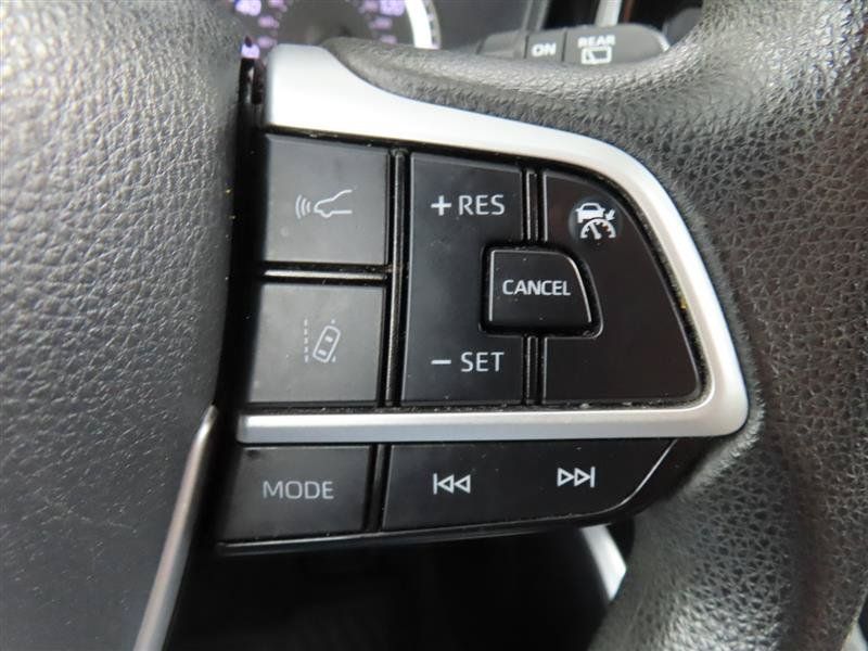 Used 2022 Toyota Highlander L FWD image 17