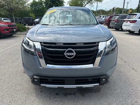 Used 2022 Nissan Pathfinder SL AWD/4WD image 3