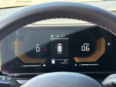 Used 2025 Kia Carnival FWD image 28