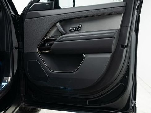 Used 2025 Land Rover Range Rover Sport AWD/4WD image 31