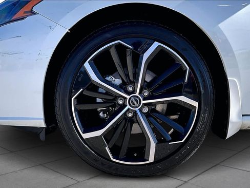 Used 2023 Nissan Altima 2.5 SR image 11