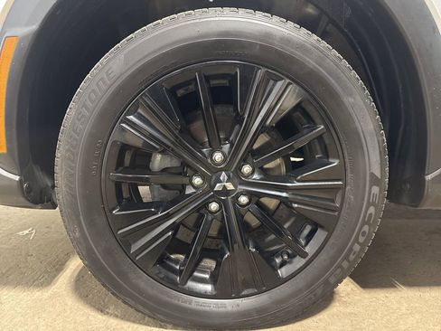 Used 2022 Mitsubishi Eclipse Cross LE image 13