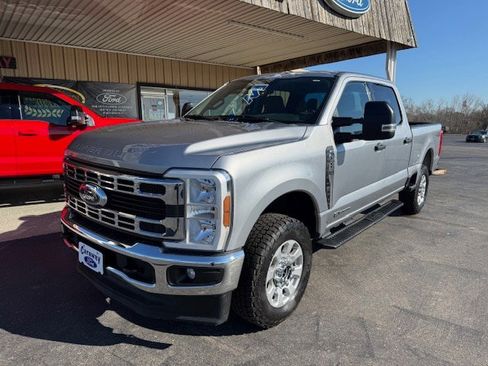 Used 2024 Ford F250 XLT AWD/4WD image 3