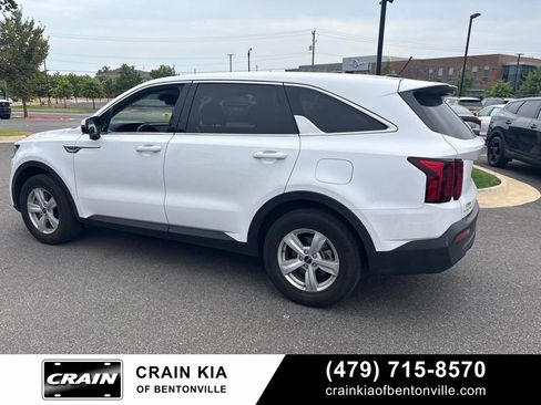 Certified 2023 Kia Sorento LX FWD image 4