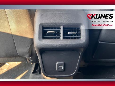 Used 2024 GMC Terrain SLE image 10