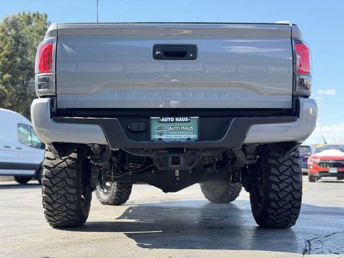 Used 2018 Toyota Tacoma TRD Sport image 22