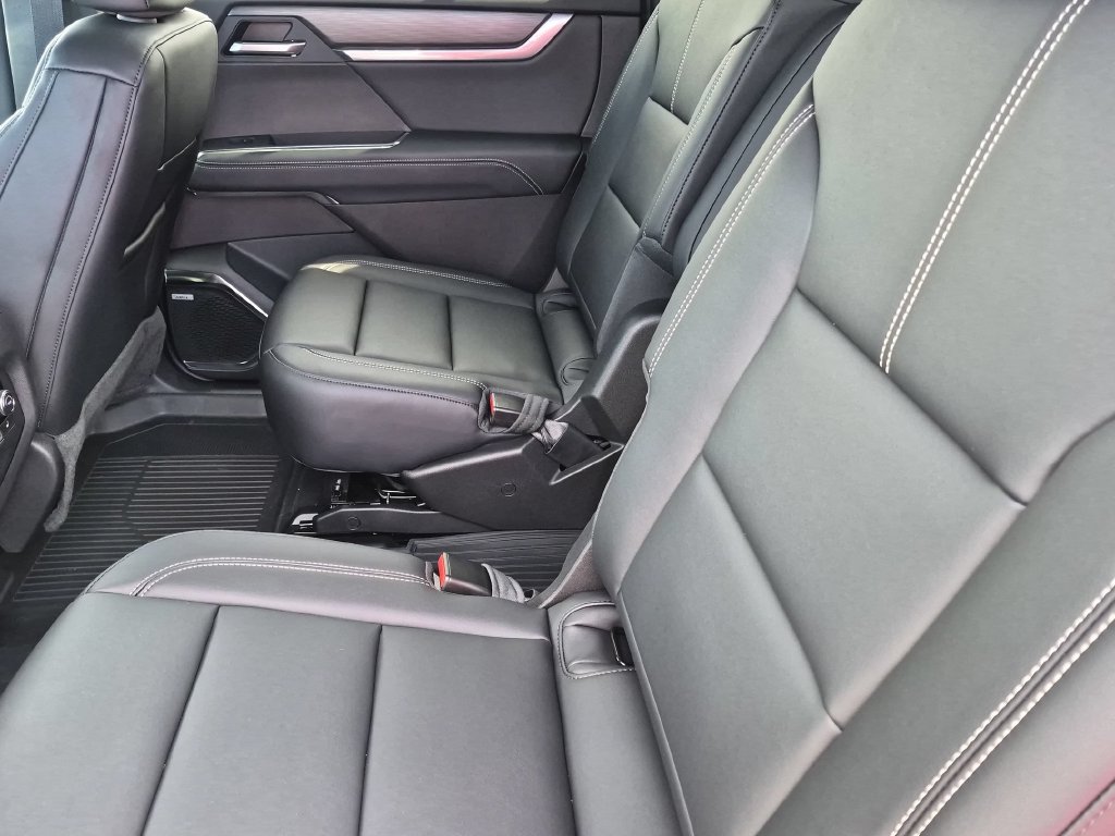 New 2027 GMC Acadia Elevation w/ Elevation Premium Package AWD/4WD image 16