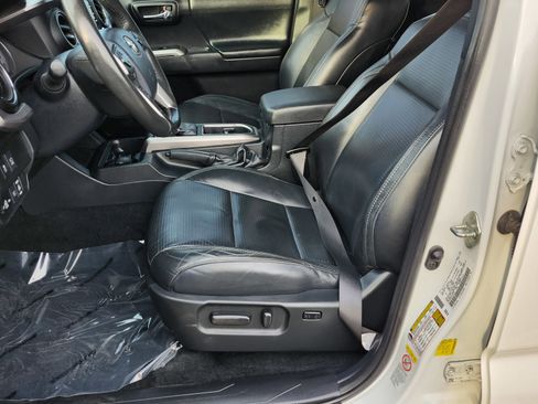 Used 2020 Toyota Tacoma Limited image 25