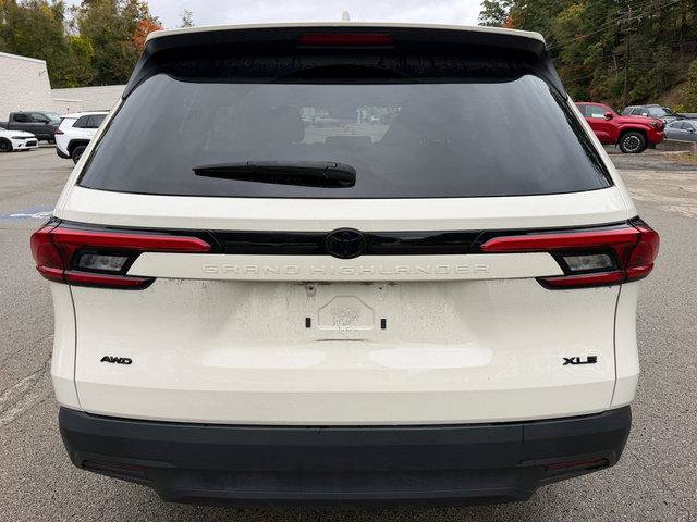 Certified 2024 Toyota Grand Highlander AWD image 4
