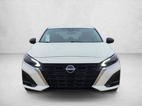 Used 2025 Nissan Altima 2.5 SV image 2