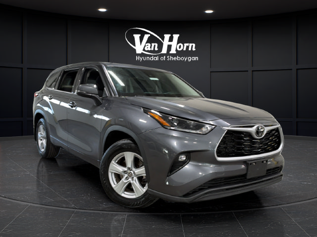 Used 2021 Toyota Highlander LE AWD/4WD image 1