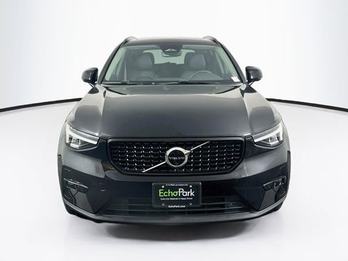 Used 2023 Volvo XC40 B4 Ultimate FWD image 2