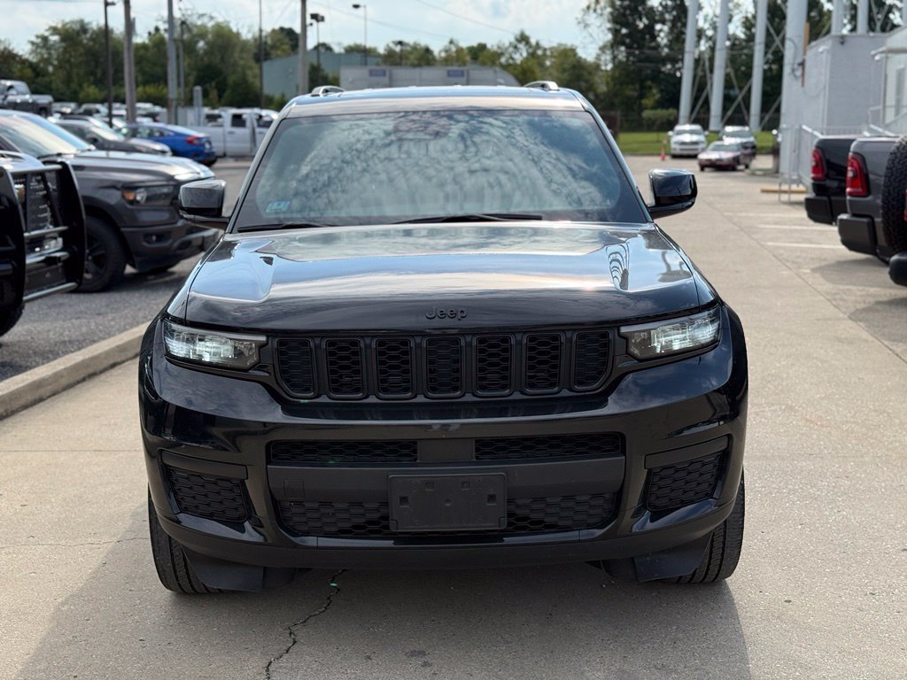 Used 2023 Jeep Grand Cherokee L Laredo AWD/4WD image 3