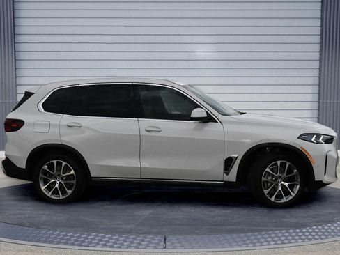 Used 2026 BMW X5 xDrive40i w/ Climate Comfort Package image 3