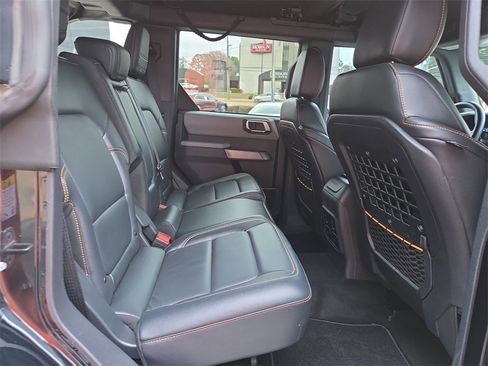 Used 2023 Ford Bronco Badlands image 17