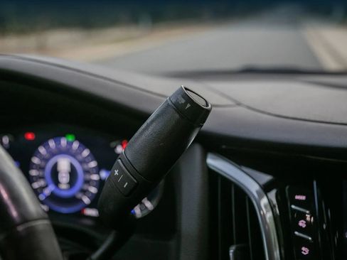 Used 2018 Cadillac Escalade 2WD image 26